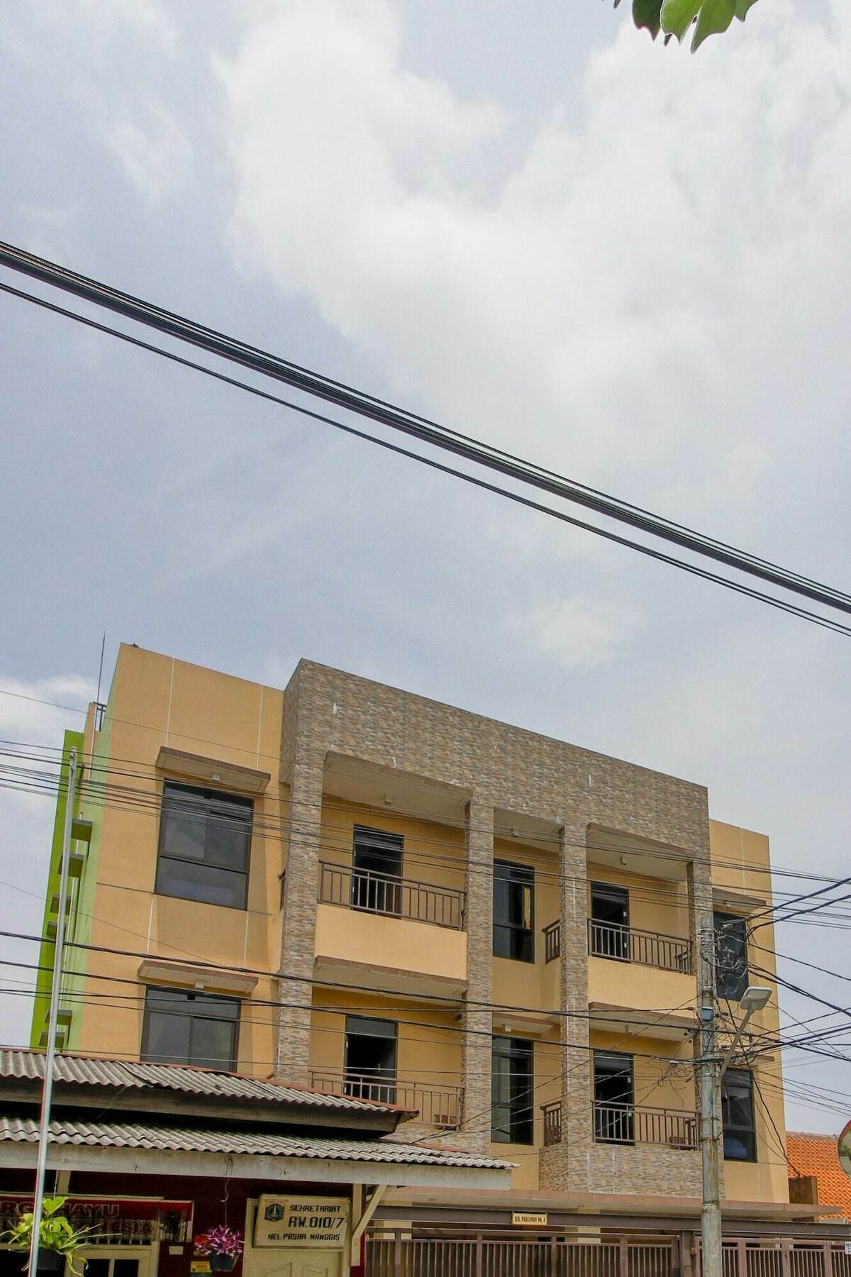 Guest house Reddoorz Near Manggarai Station 2