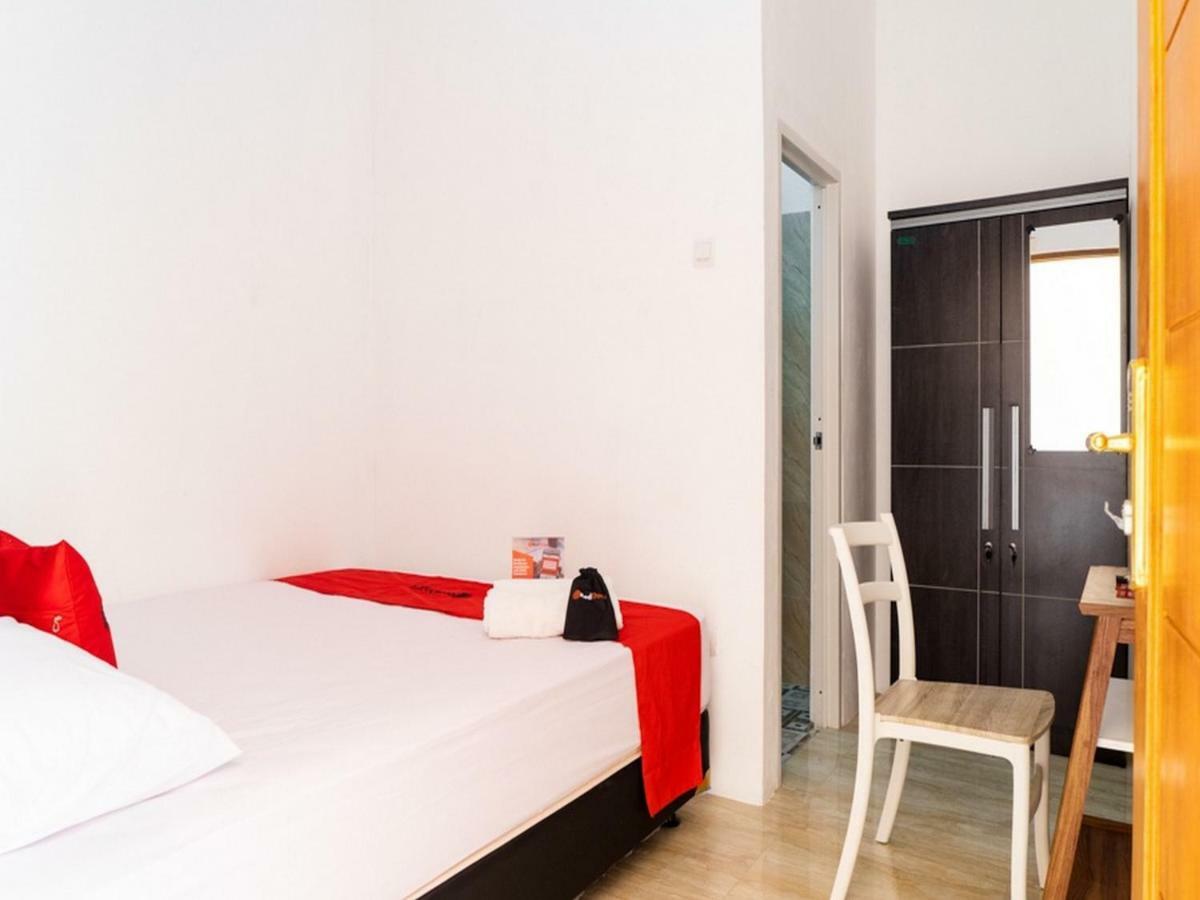 Gasthof Reddoorz Near Cipinang Indah Mall Jakarta