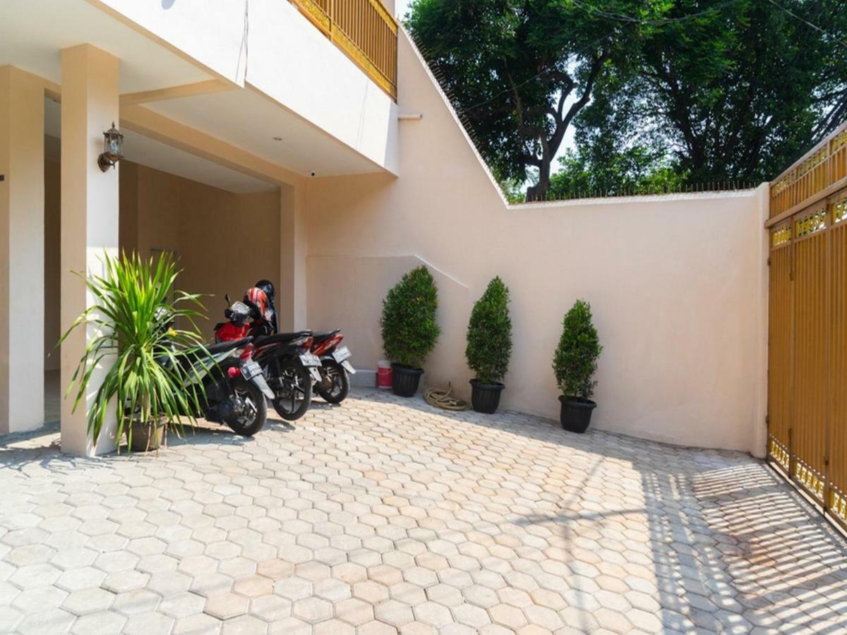 Reddoorz Near Cipinang Indah Mall Jakarta