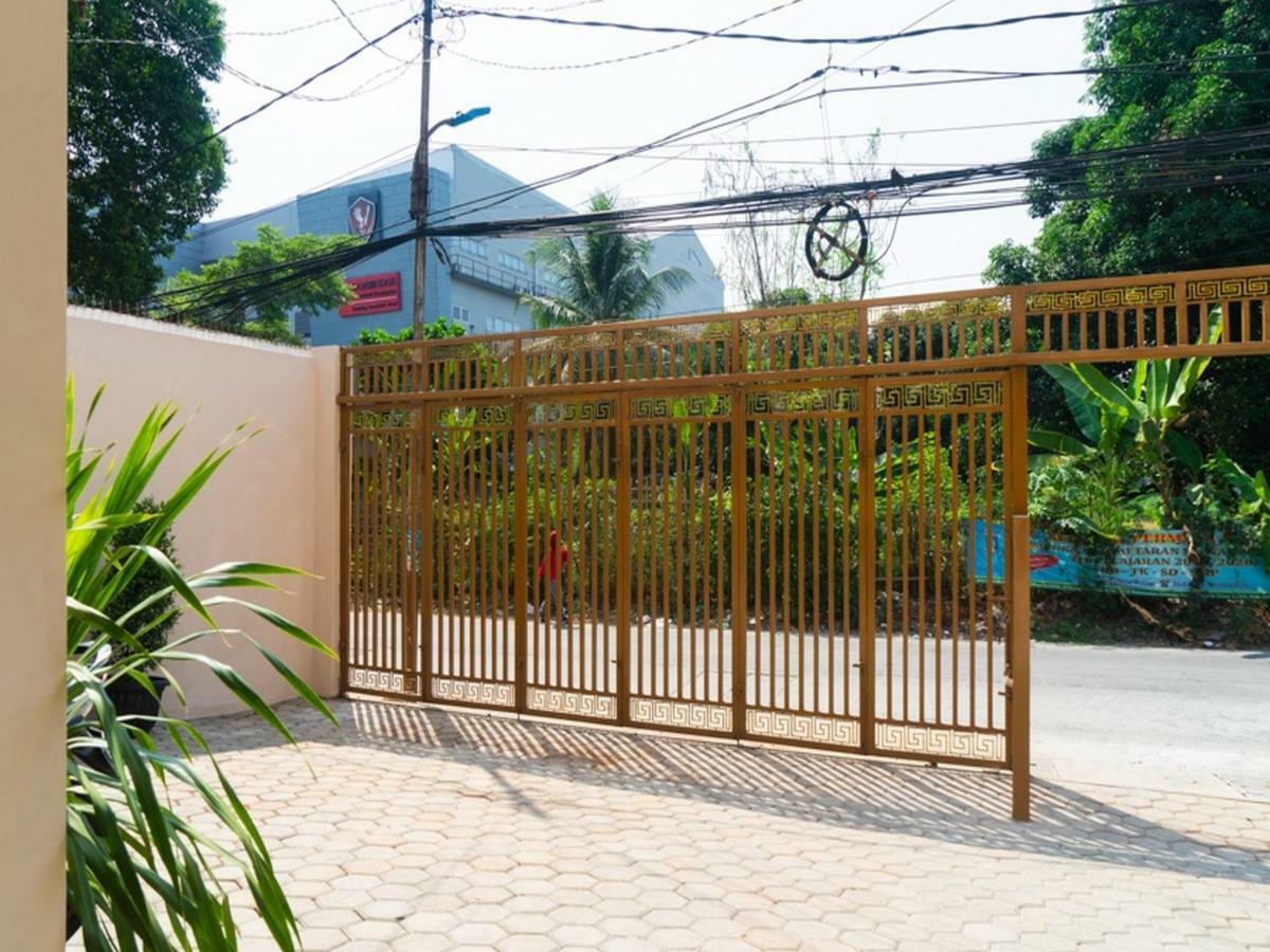 Gasthof Reddoorz Near Cipinang Indah Mall