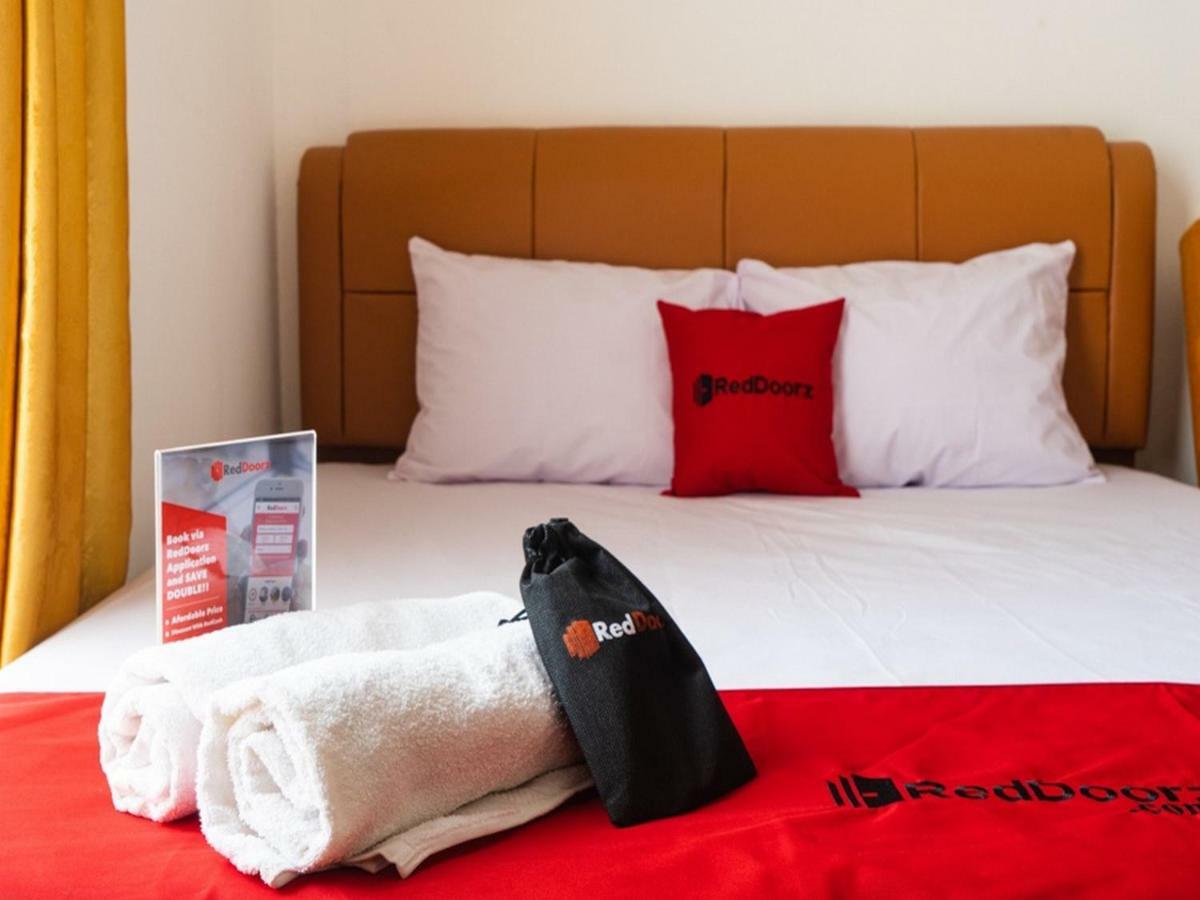 Reddoorz Near Cipinang Indah Mall 2*