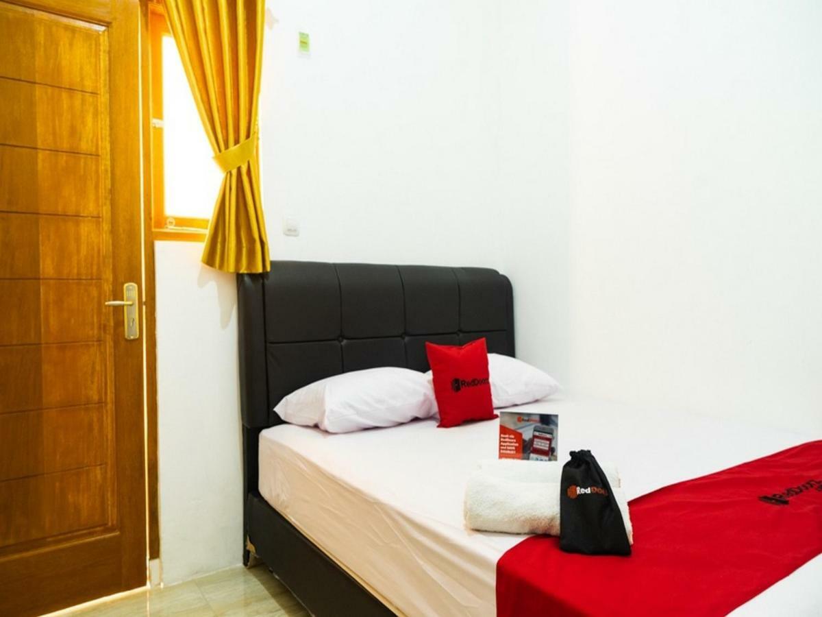 Gasthof Reddoorz Near Cipinang Indah Mall Jakarta