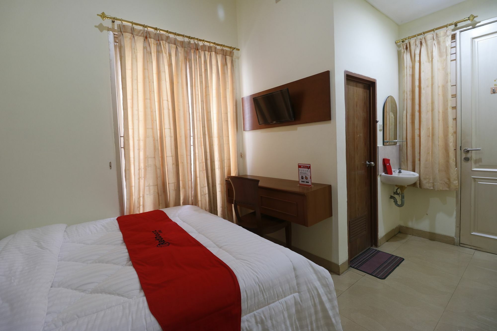 Guest house Reddoorz @ Cempaka Putih Timur Jakarta
