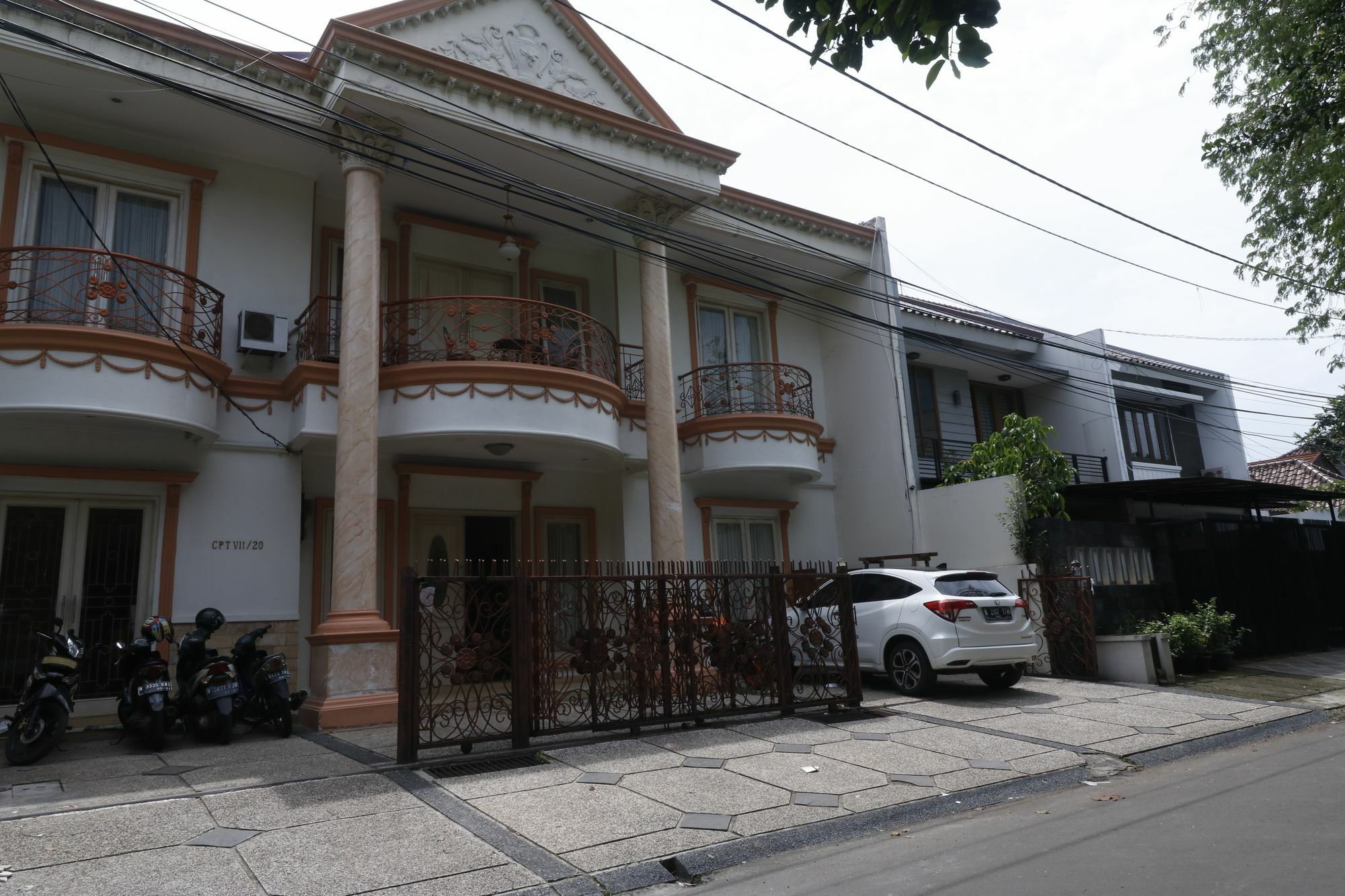 Reddoorz @ Cempaka Putih Timur Guest house