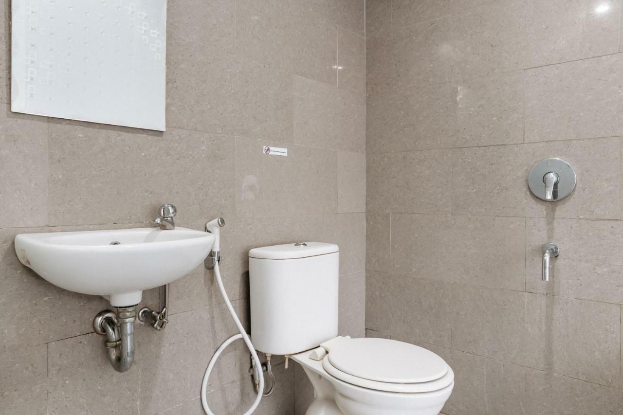 Guest house Reddoorz Plus Near Mall Taman Anggrek 2 3*
