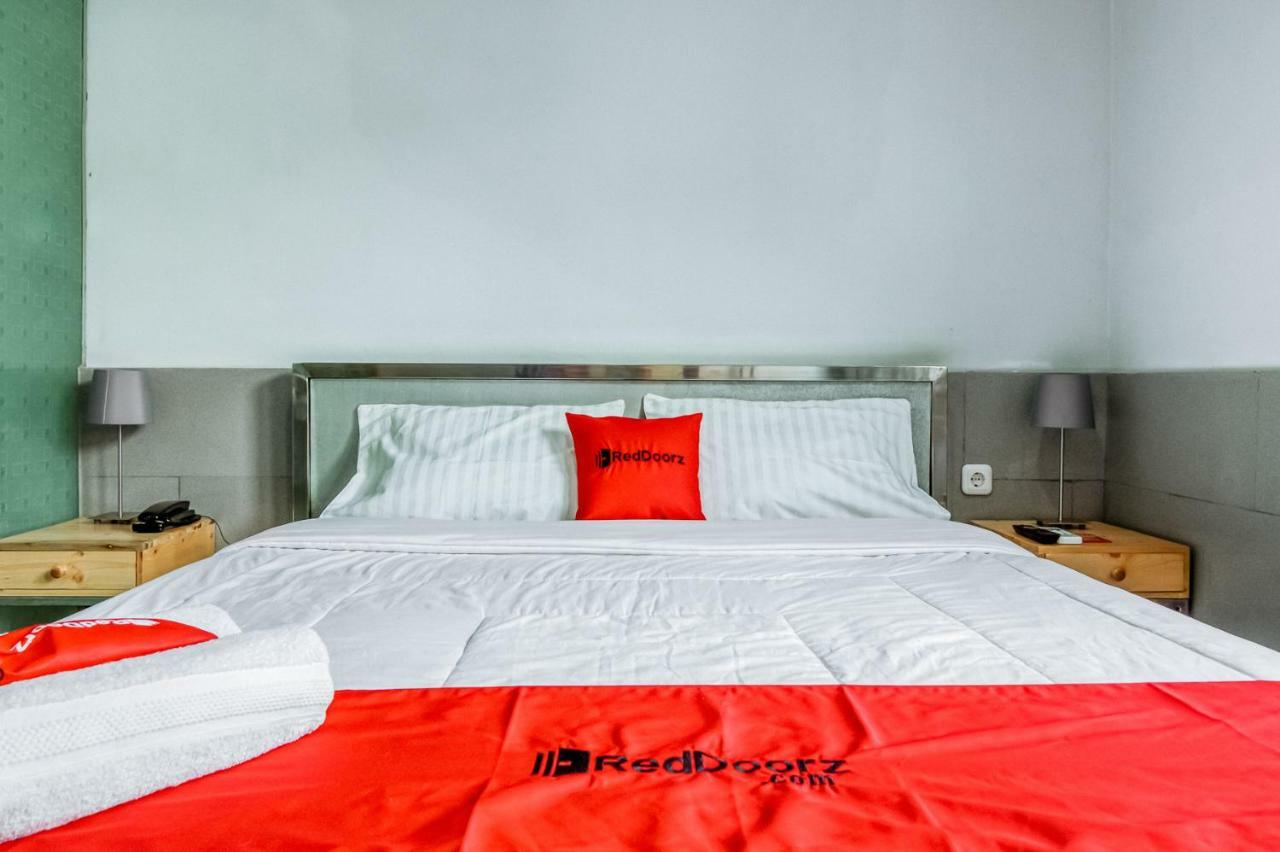 Guest house Reddoorz Plus Near Mall Taman Anggrek 2 Jakarta