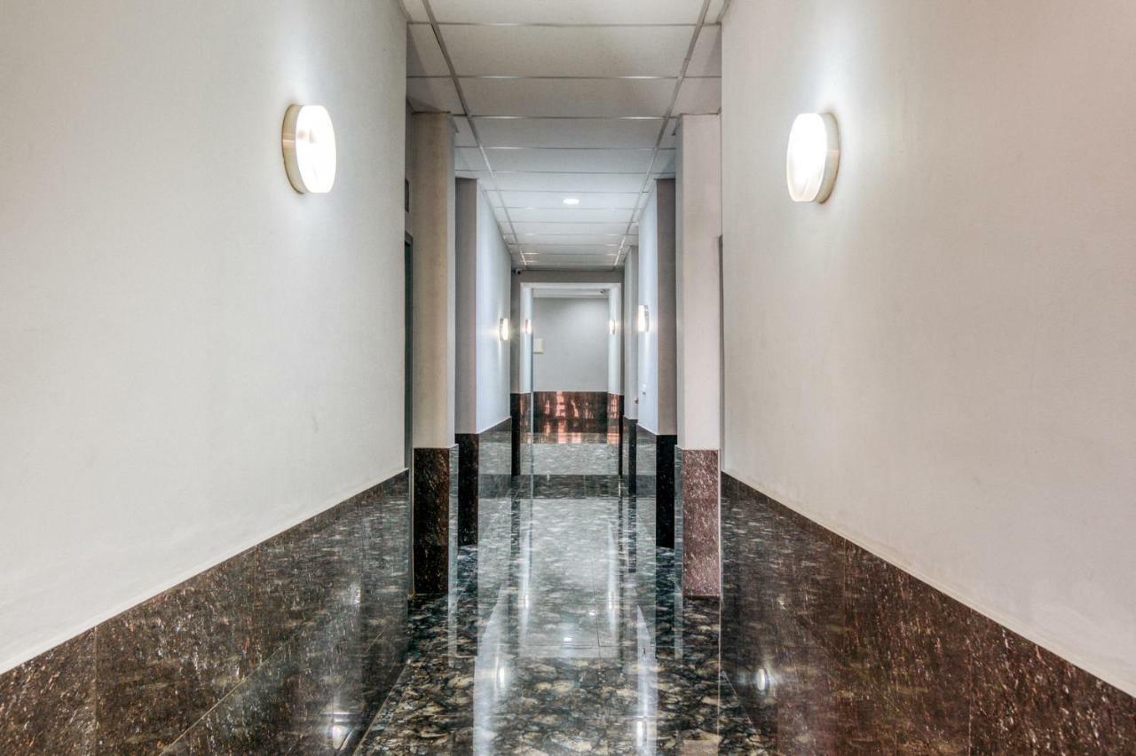 Guest house Reddoorz Plus Near Mall Taman Anggrek 2 Jakarta