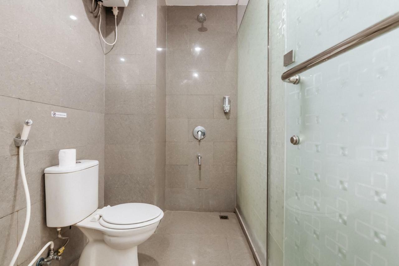Reddoorz Plus Near Mall Taman Anggrek 2 Casa de hóspedes