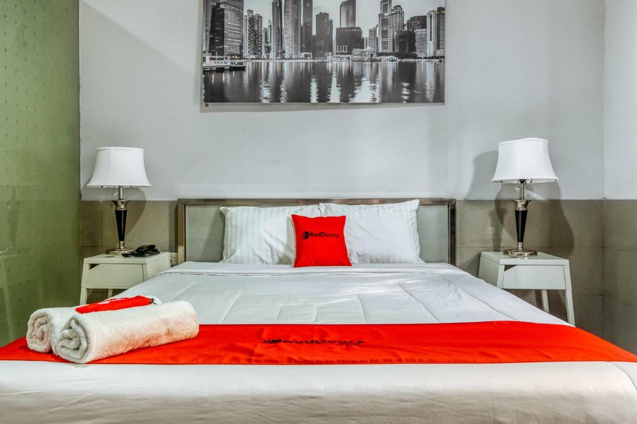 Reddoorz Plus Near Mall Taman Anggrek 2 Guest house 3*
