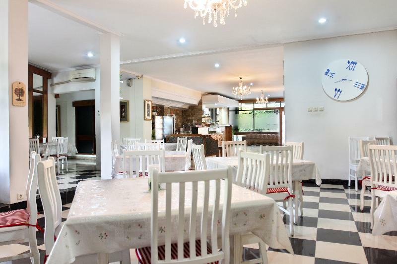 Hotel Reddoorz Near Kemang Raya 3*