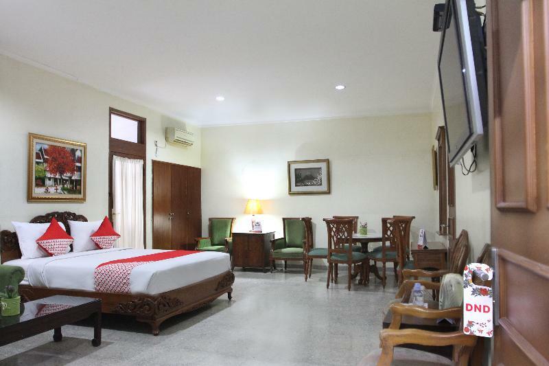 Hotel Reddoorz Near Kemang Raya 3*