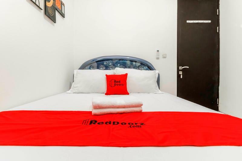 Guest house Reddoorz Plus Near Trisakti University Jakarta