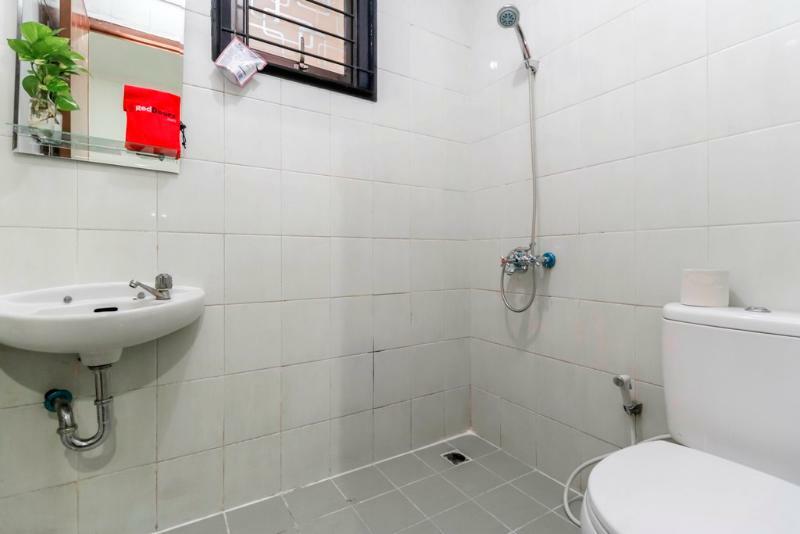 Reddoorz Plus Near Trisakti University 3*