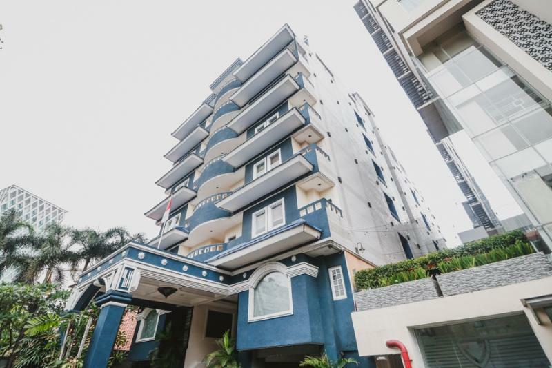 Hotel Reddoorz Premium @ Thamrin Kebon Sirih 4*