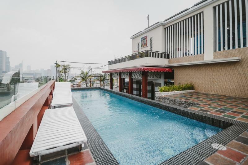 Reddoorz Premium @ Thamrin Kebon Sirih Hotel 4*