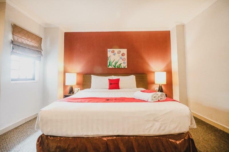Hotel Reddoorz Premium @ Thamrin Kebon Sirih 4*