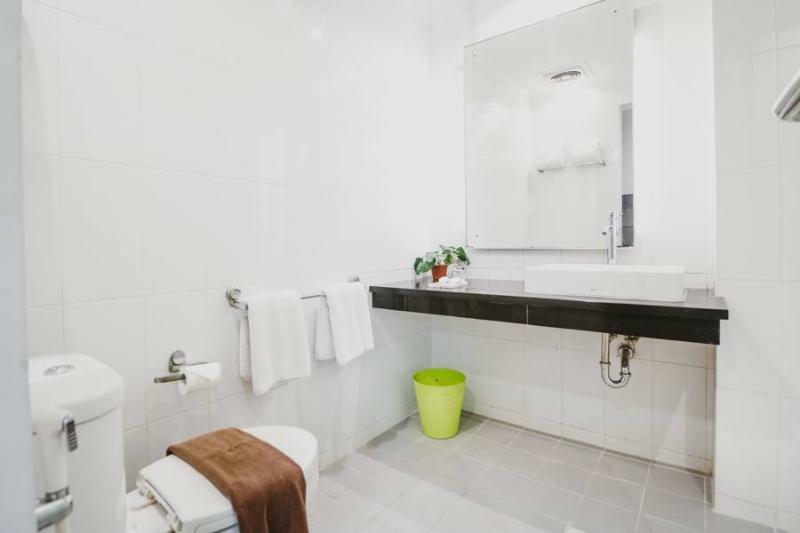 Reddoorz Premium @ Thamrin Kebon Sirih 4*