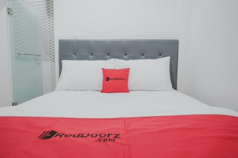 Reddoorz Near Taman Palem 2*