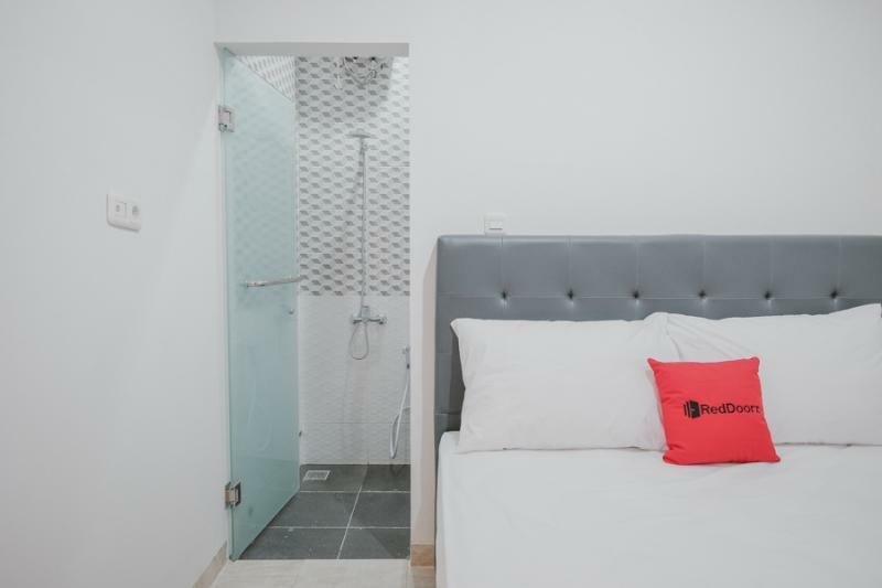 Reddoorz Near Taman Palem Guest house 2*