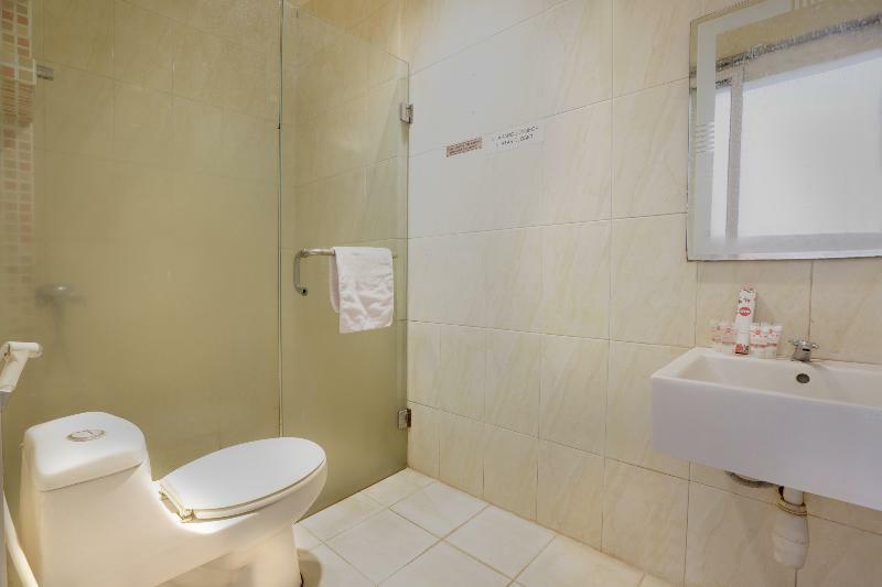 Reddoorz Near Tomang 2 Guest house 2*