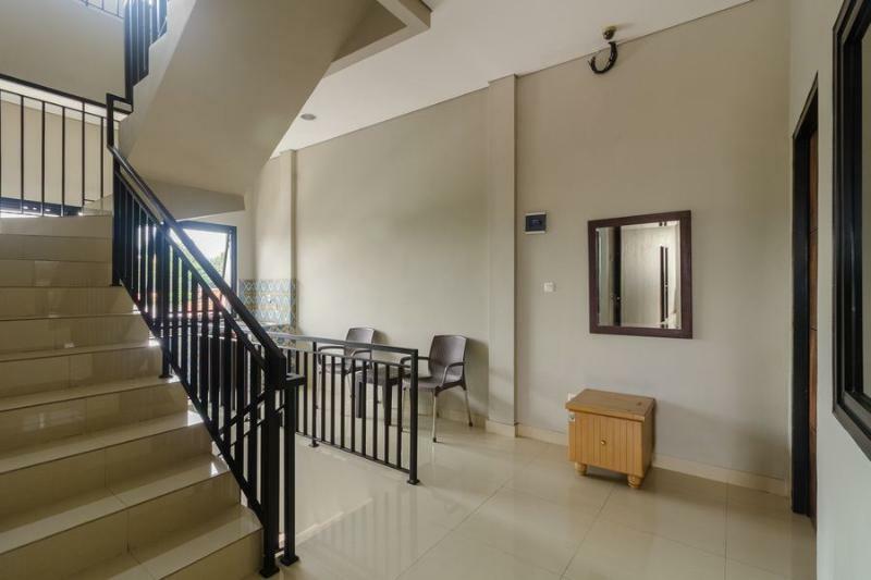 Gasthuis Reddoorz Near Puri Indah Mall Jakarta