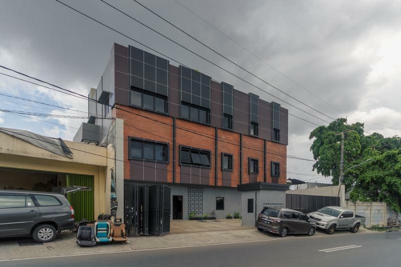 Gasthuis Reddoorz Near Puri Indah Mall Jakarta