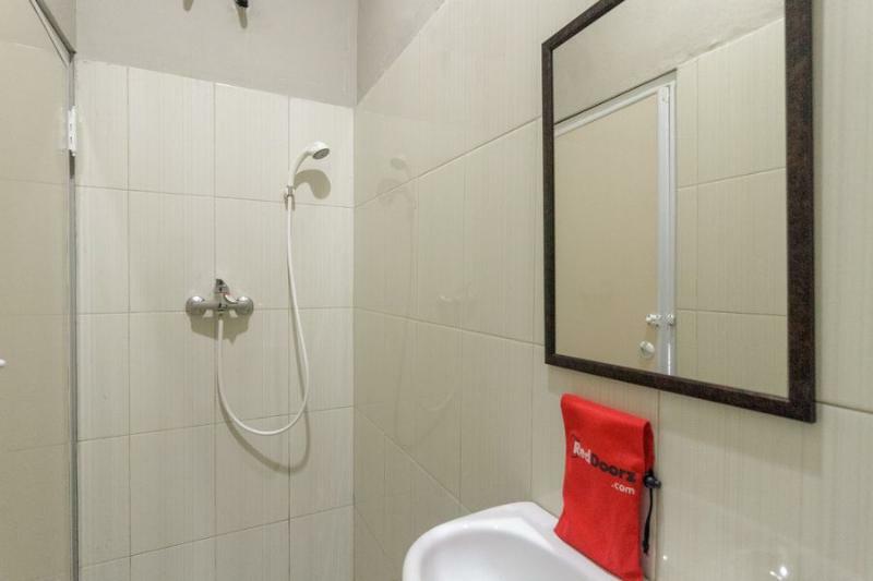 Reddoorz Near Puri Indah Mall 2* Jakarta