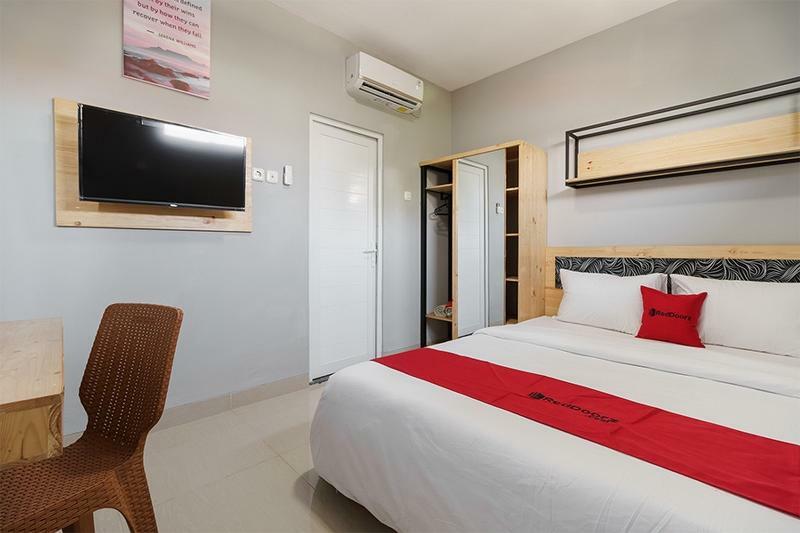 Wisma tamu Reddoorz Near Plaza Atrium Senen
