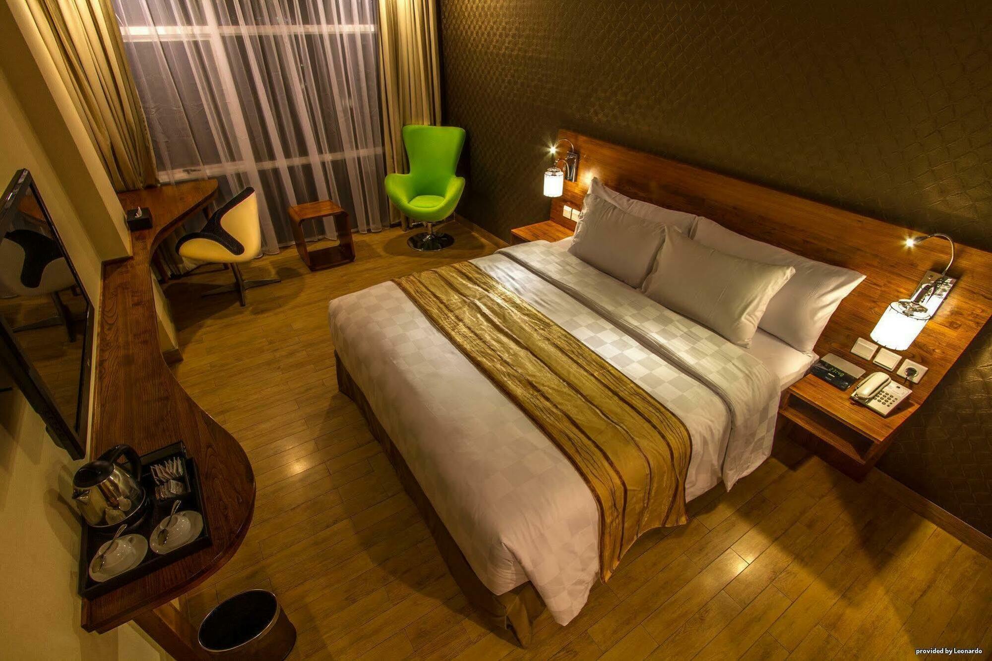 Hotel Hariston & Suites, Pluit - 4*