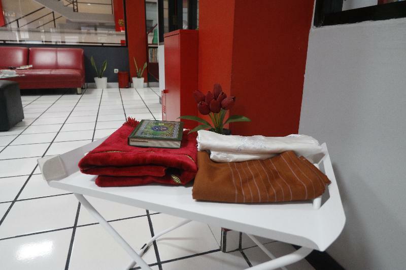 Guest house Reddoorz Near Rs Fatmawati 2