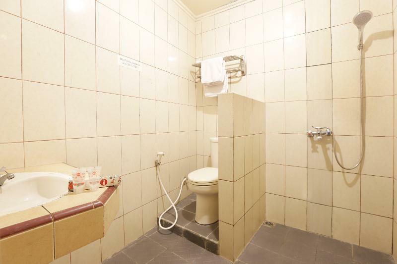 Reddoorz Near Tomang 2 Guest house Jakarta