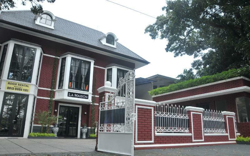 Reddoorz Premium Near Rs Indah Jakarta