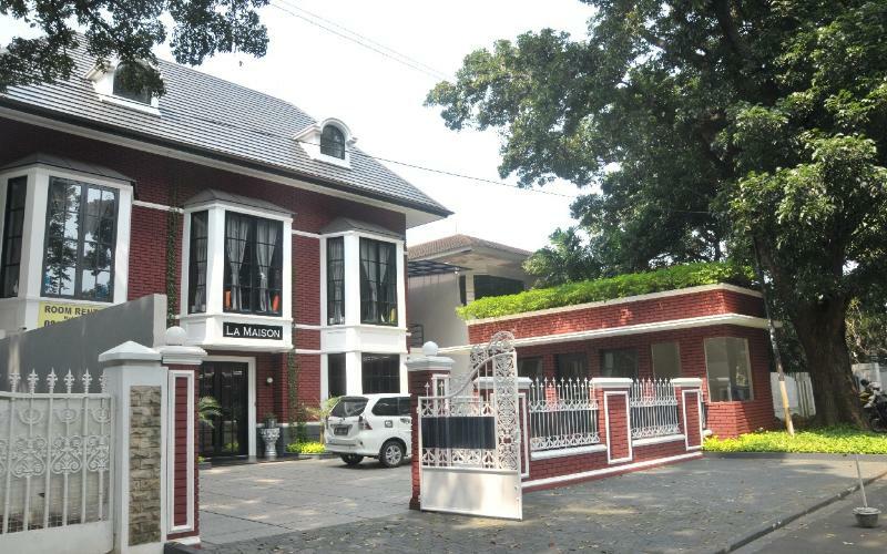 Reddoorz Premium Near Rs Indah Nhà khách