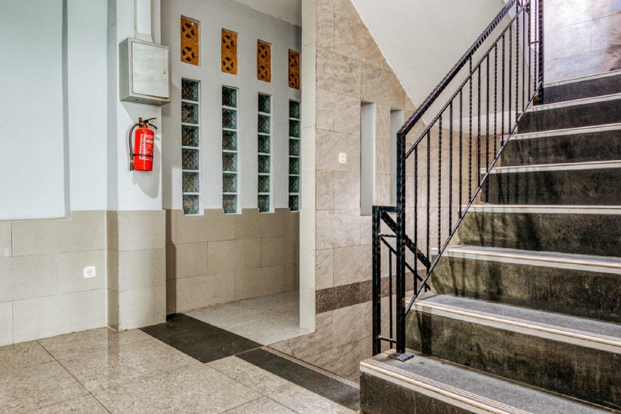 Reddoorz Plus Near Mall Taman Anggrek 2 Casa de hóspedes 3*