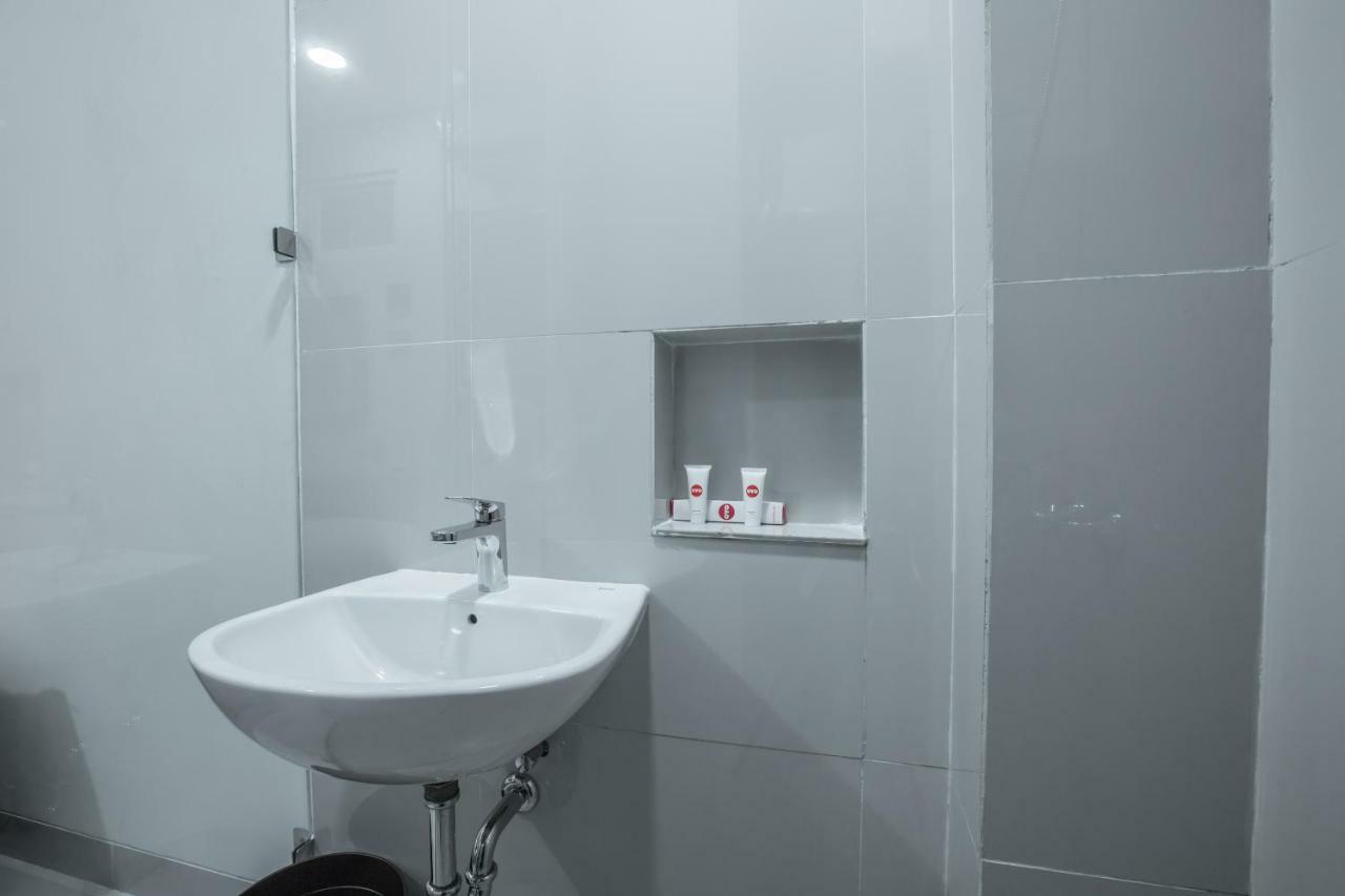 Super Oyo 1487 Khoe Hotel