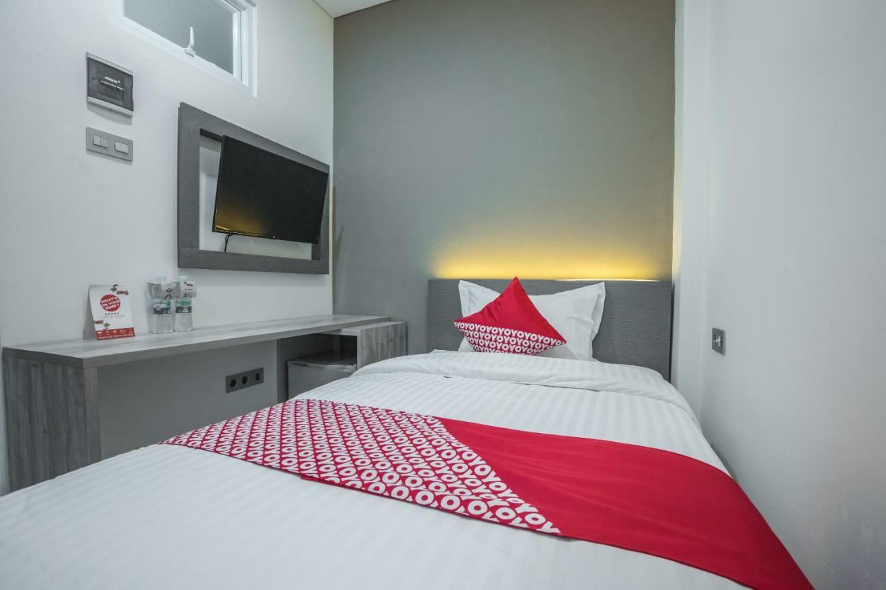 Hotel Super Oyo 1487 Khoe Jakarta