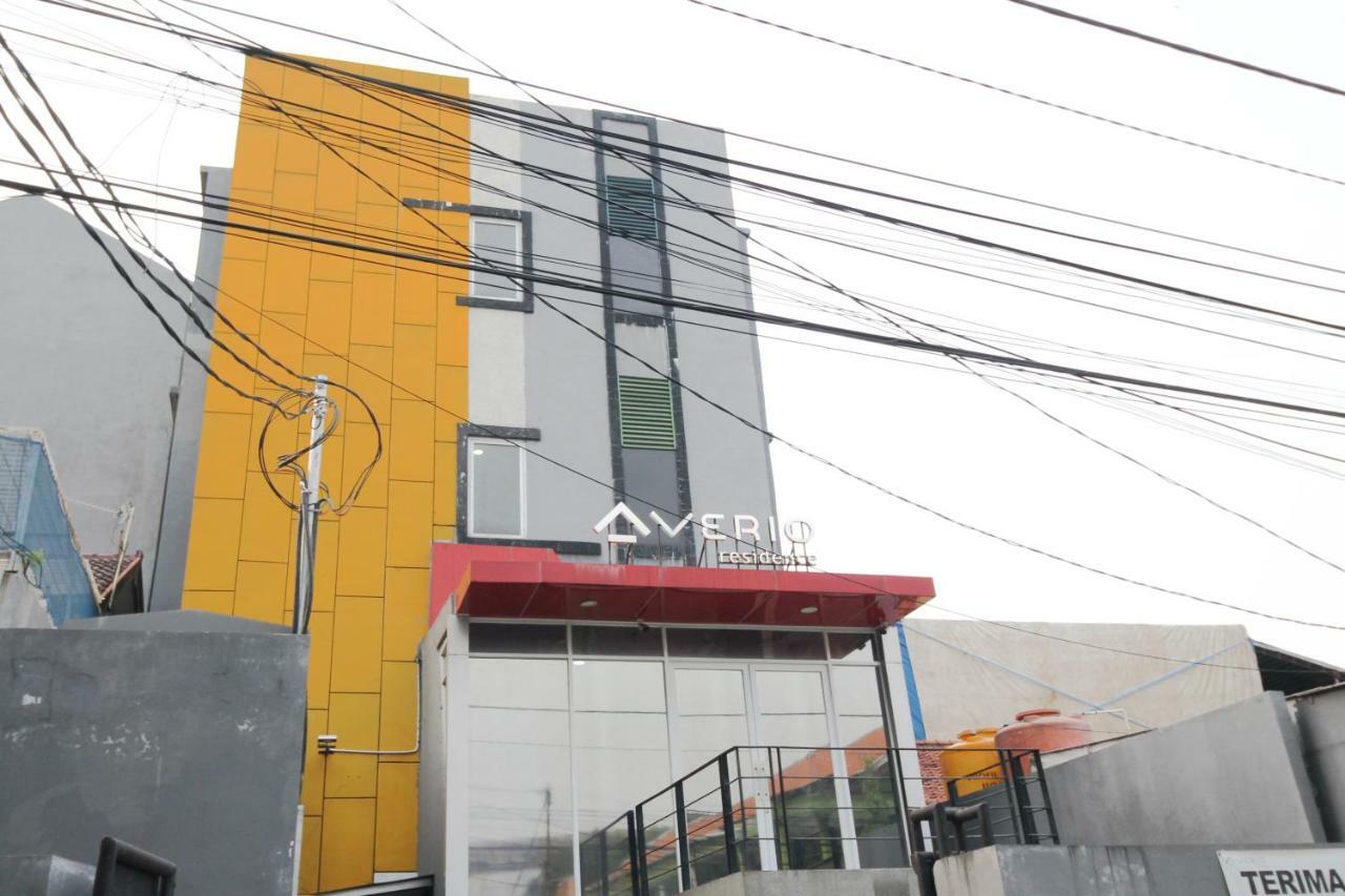 Kamar Keluarga Averio *