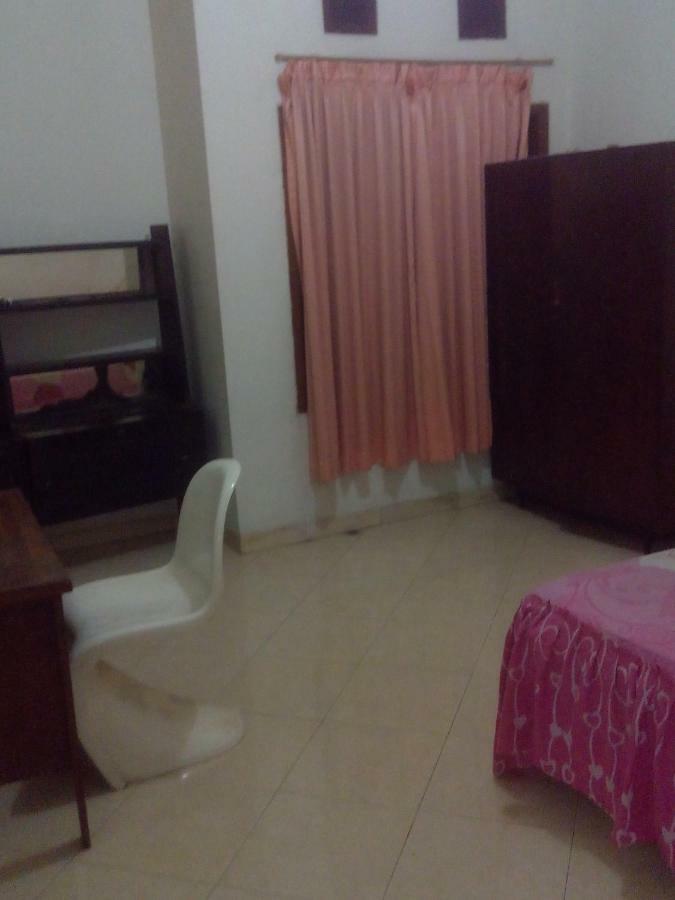 Guest house Kost Pratama Curug Pondok Kelapa *