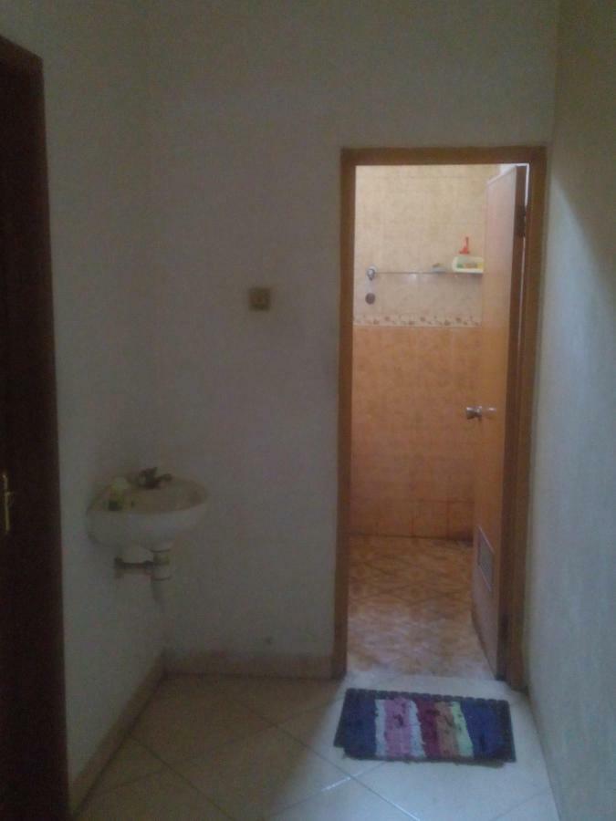 Kost Pratama Curug Pondok Kelapa Guest house Jakarta