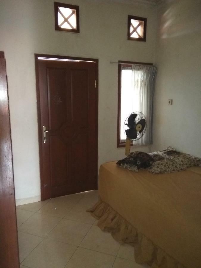 Guest house Kost Pratama Curug Pondok Kelapa Jakarta