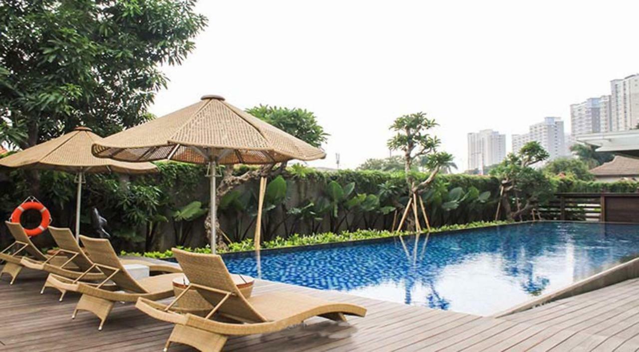 Veranda At Puri Kembangan By Aparian *
