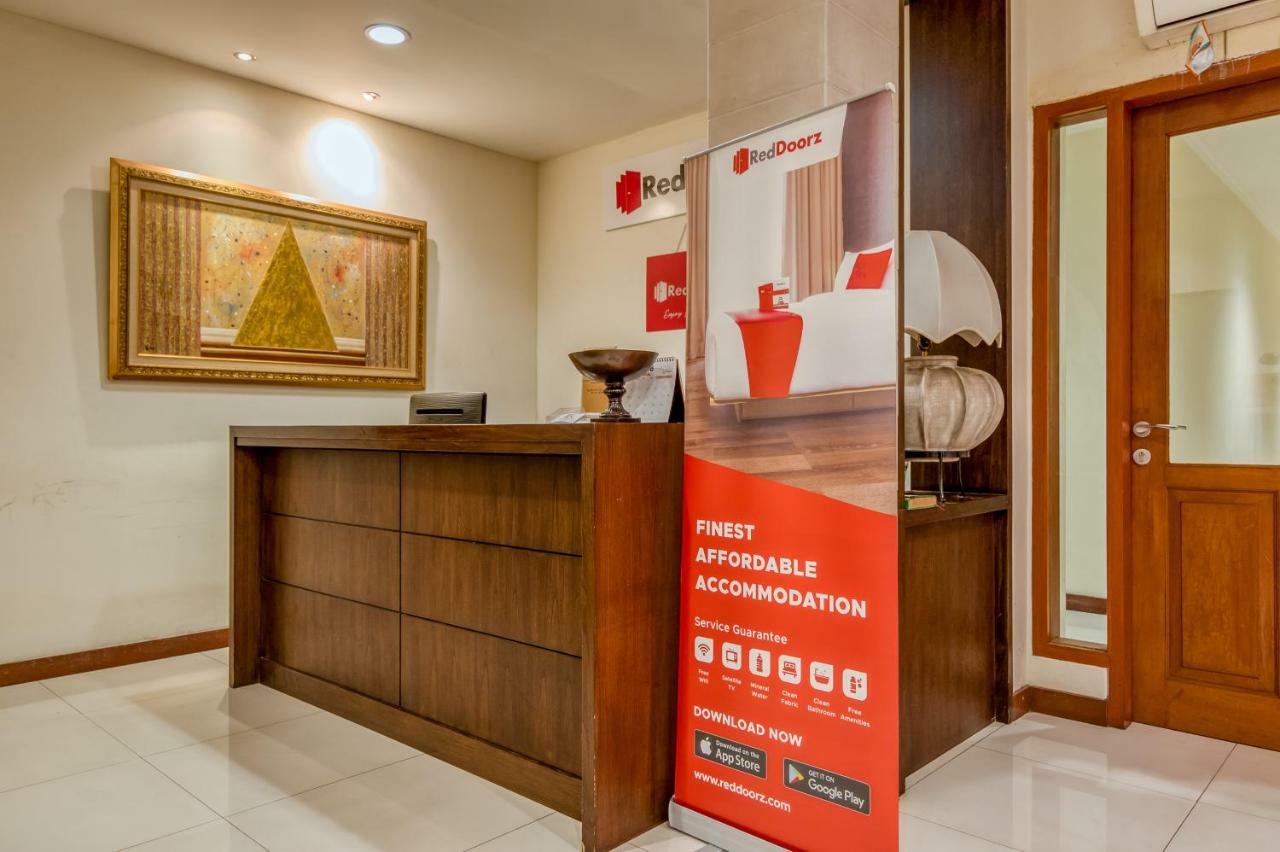 Reddoorz Near Dharmawangsa Square