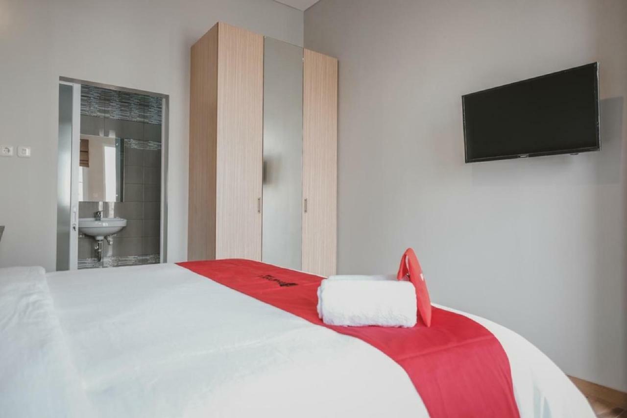Reddoorz @ Karet Pedurenan 3 Guest house Jakarta