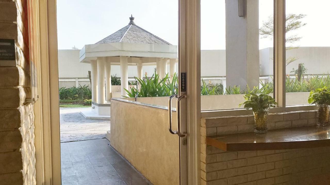 Studio Walking Distance To Mall Apartment Jakarta