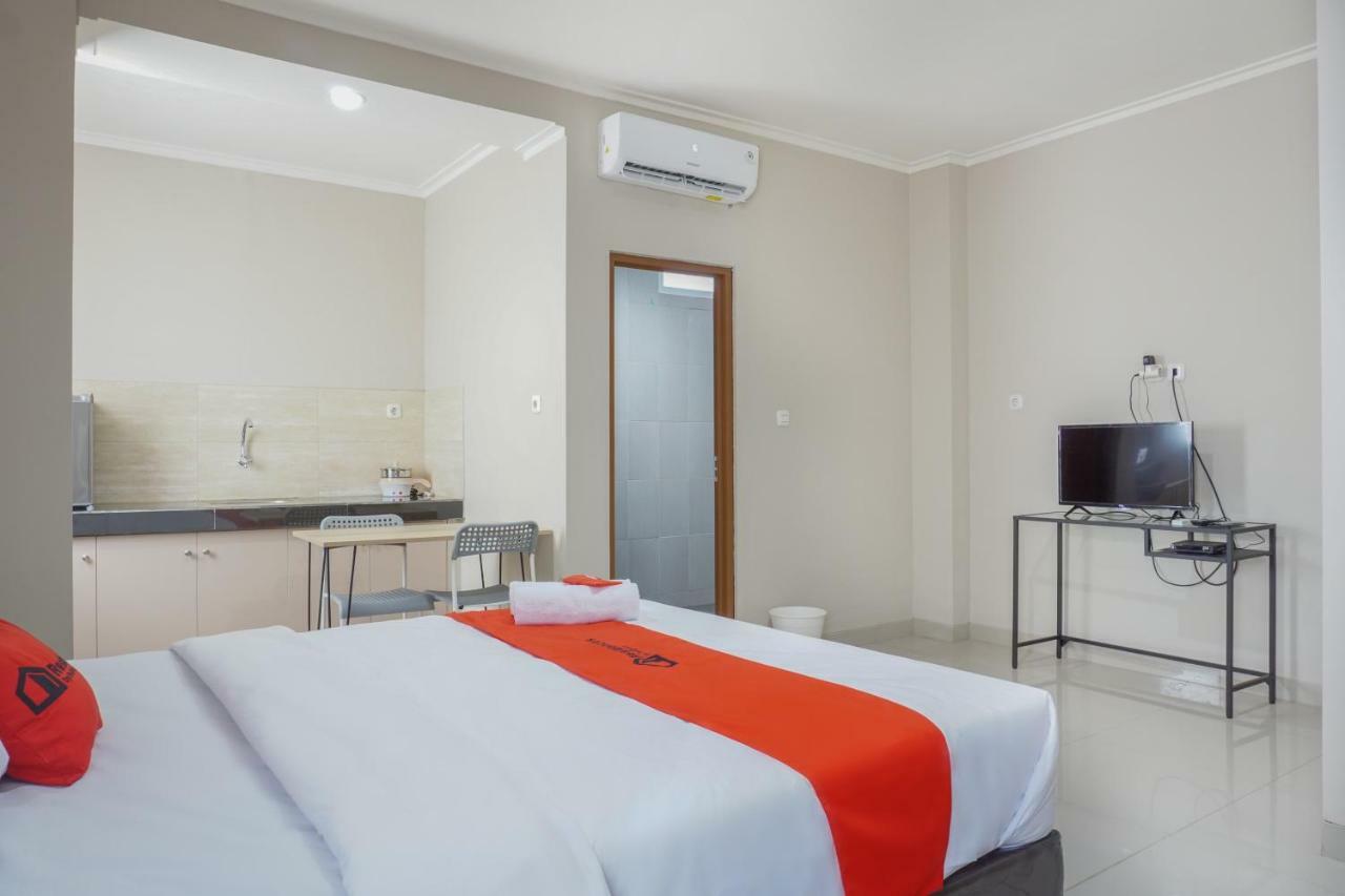 Residences By Reddoorz Near Mt Haryono - Minimum 7 Days 2*