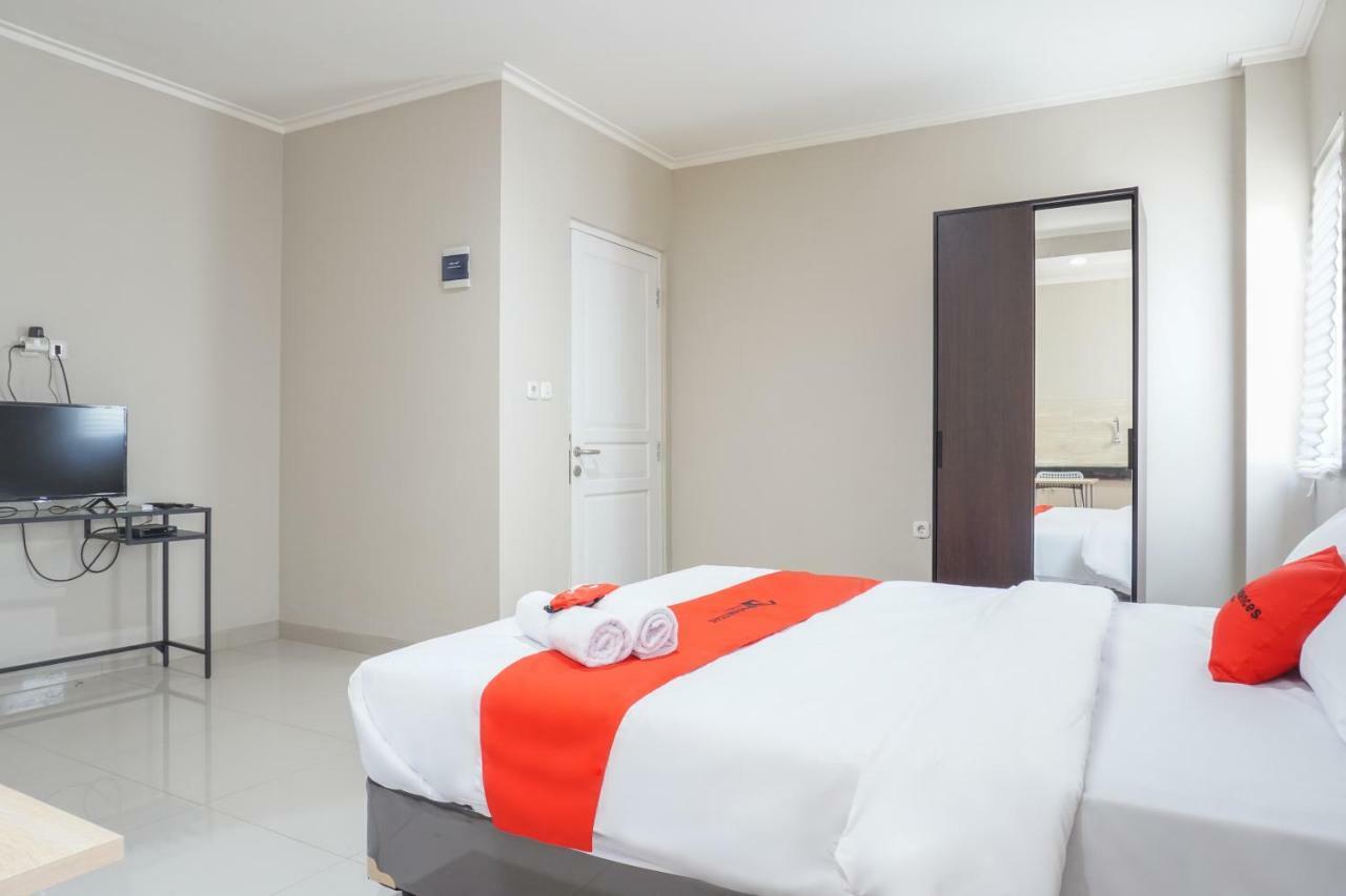 Guest house Residences By Reddoorz Near Mt Haryono - Minimum 7 Days 2*