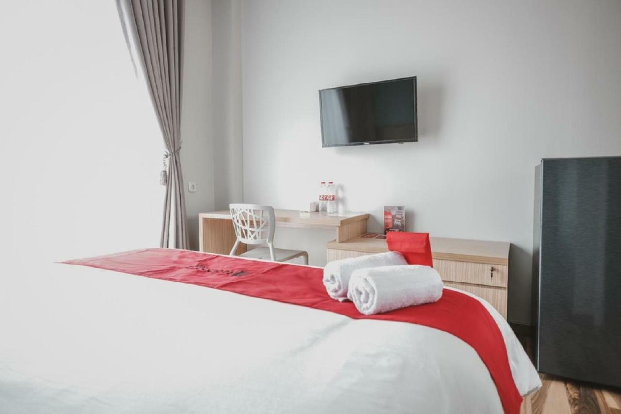 Guest house Reddoorz @ Karet Pedurenan 3 3*