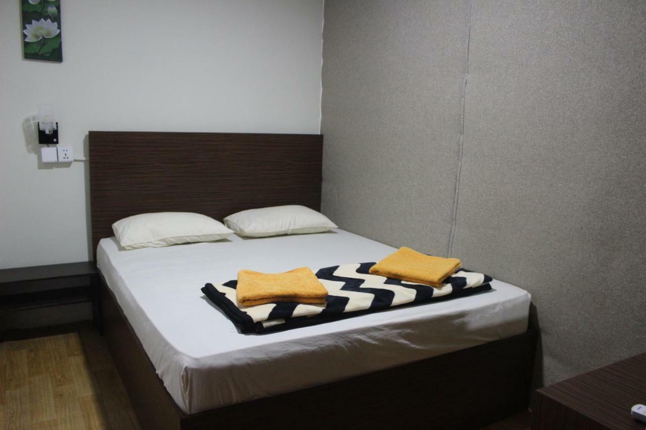 Sleepy Raccoon Hostel *