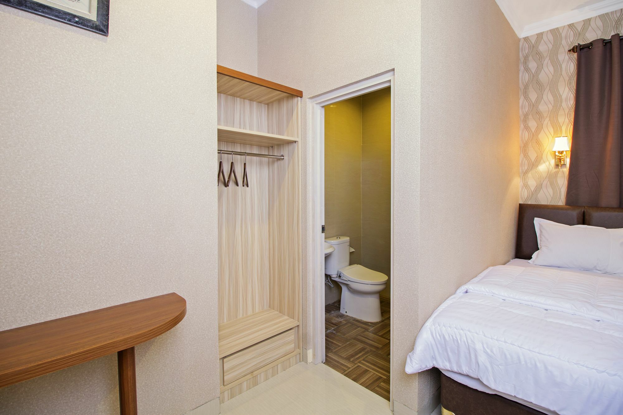 Reddoorz @ Cideng Barat Guest house Jakarta