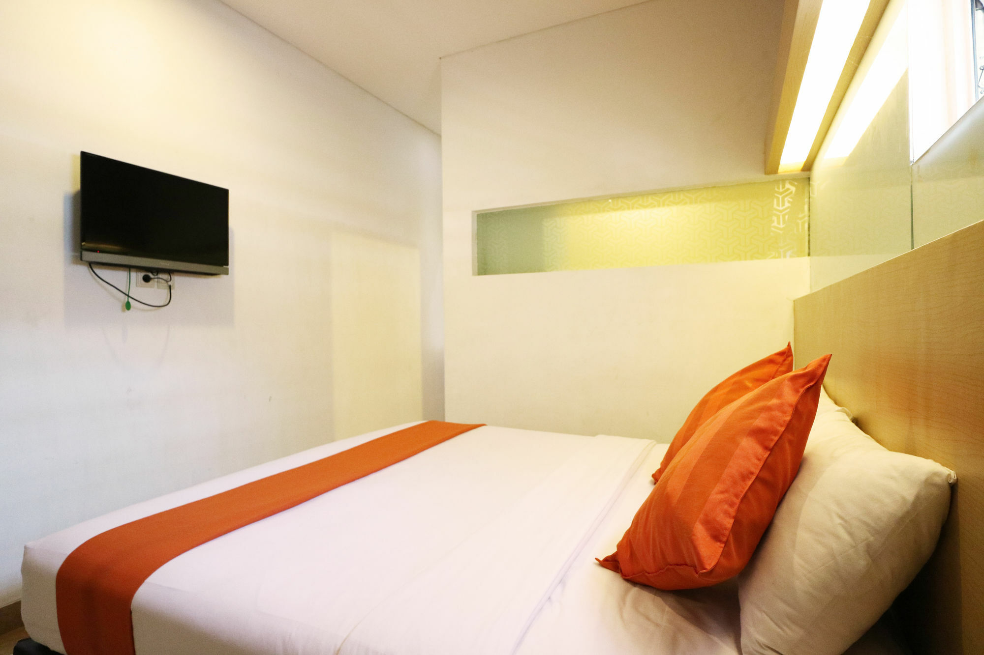 Hotel Reddoorz At Jalan Gunung Sahari 2*